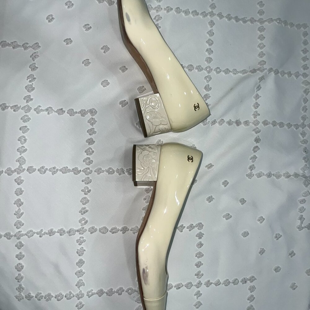 Chanel Mary Janes Patent Leather Cream Pumps - Picture 9 of 9